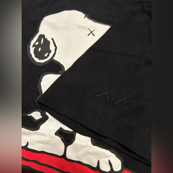UNIQLO X Snoopy X Kaws - Picture 2 of 3